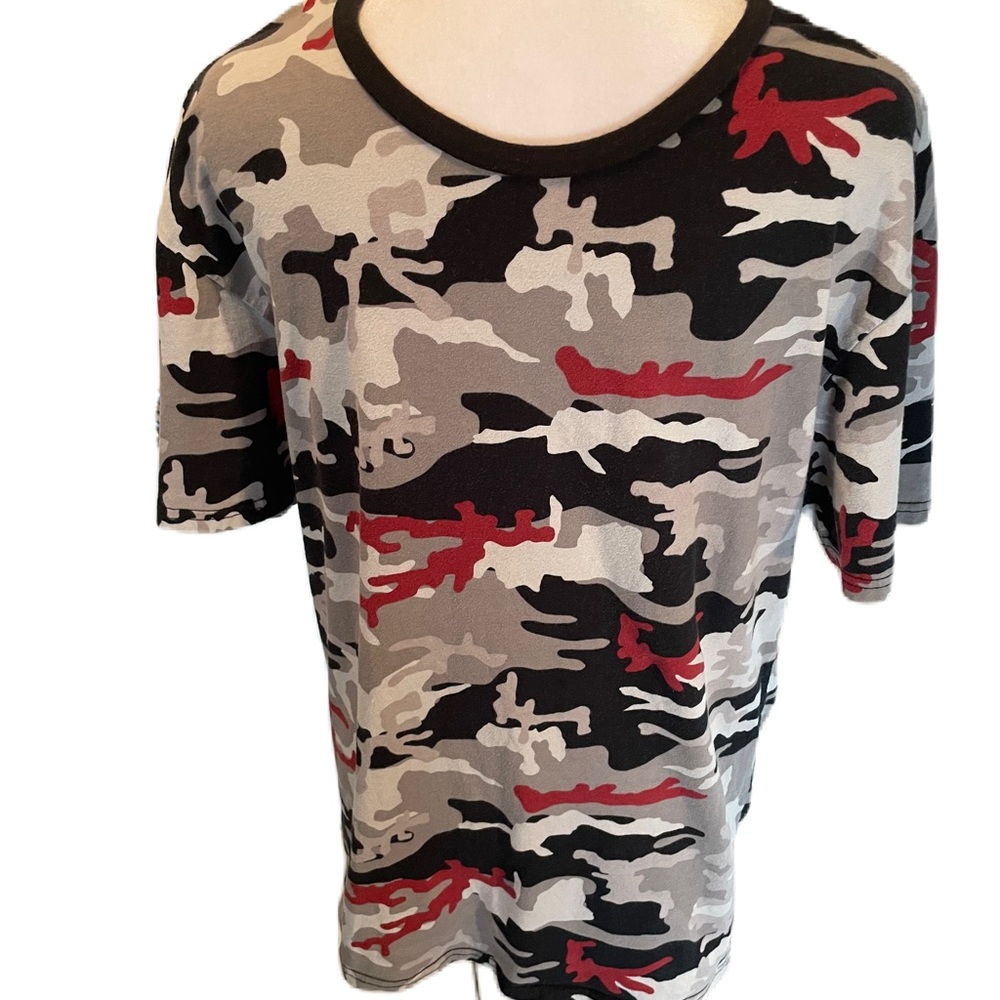 PacSun Black, Gray & Red Camouflaged Short Sleeve Crew Neck Men’s T-Shirt Small
